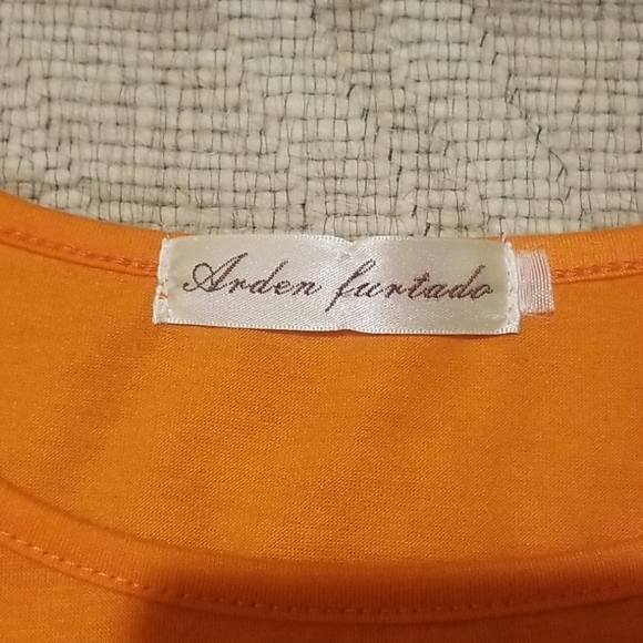 ♡ Womans orange top with lace short sleeves - Picture 2 of 4